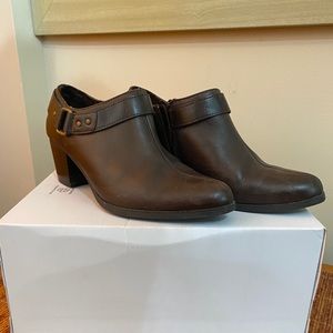 Short brown boots
